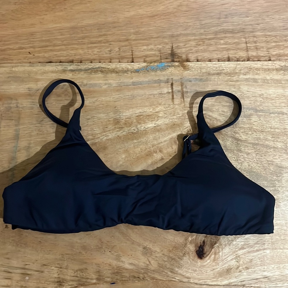 Revly black bikini top M